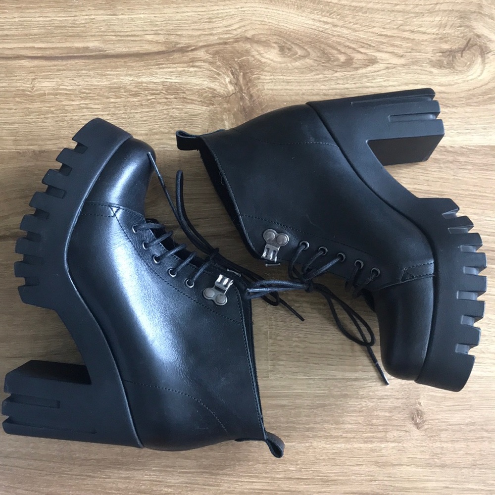 Shelly London- black platform hiker boots